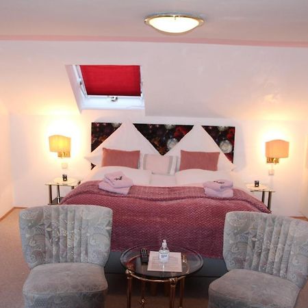Romantic-Pension Albrecht - Since 1901 Хоэншвангау Экстерьер фото