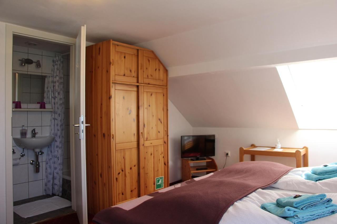 Romantic-Pension Albrecht - Since 1901 Хоэншвангау Экстерьер фото