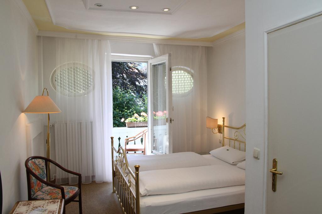 Romantic-Pension Albrecht - Since 1901 Хоэншвангау Экстерьер фото